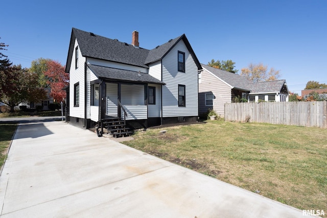 view of front of property with a front lawn