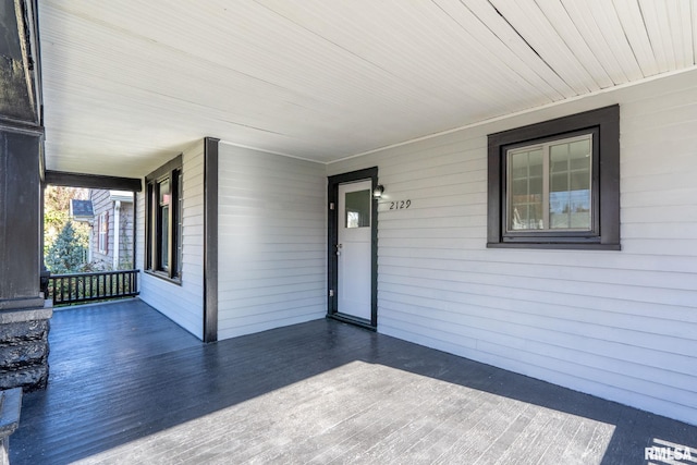 property entrance with covered porch