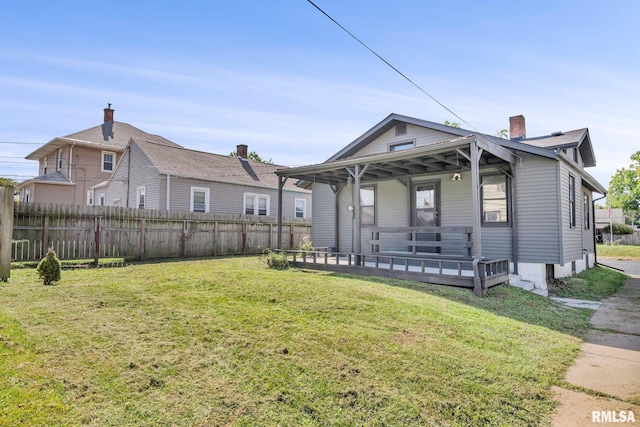 view of front facade featuring a front yard