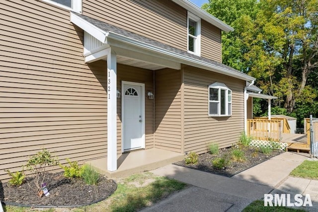 entrance to property featuring a deck