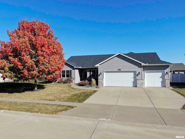 view of front of property featuring a front yard and a garage