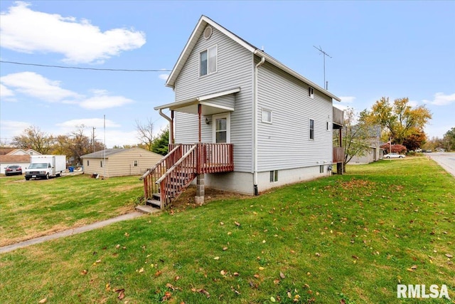 view of front of house with a front lawn