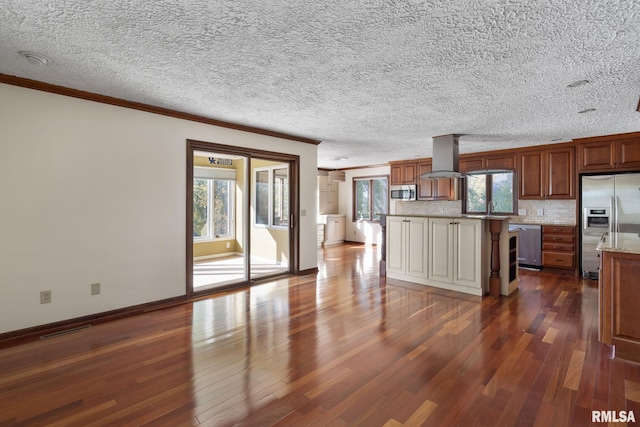 kitchen with dark wood-type flooring, crown molding, stainless steel appliances, and a textured ceiling