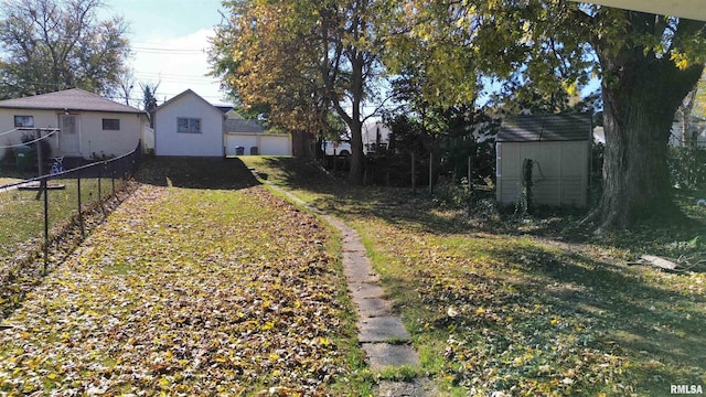 view of yard featuring a storage shed