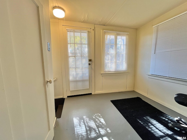 825 11th Ave S, Clinton, IA 52732 - view of doorway