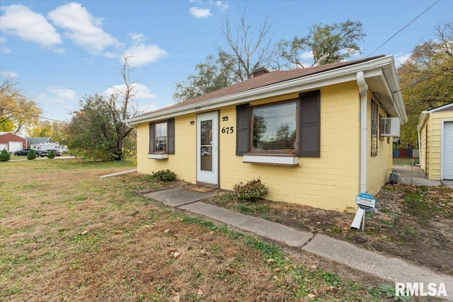 bungalow featuring a front yard