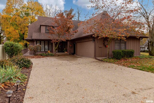 view of front of house featuring a garage