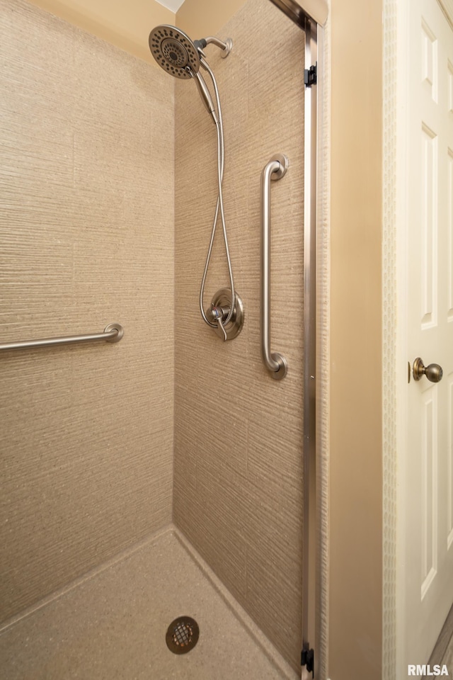 bathroom with a tile shower