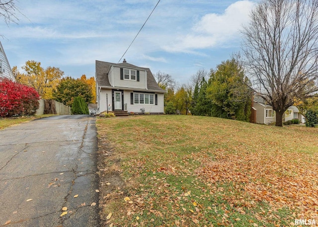 view of front of property with a front lawn