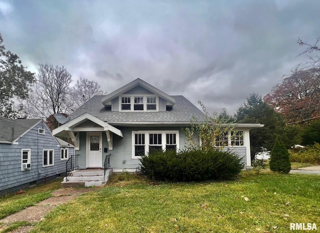 bungalow-style home featuring a front lawn