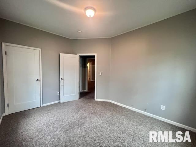 unfurnished bedroom featuring carpet flooring