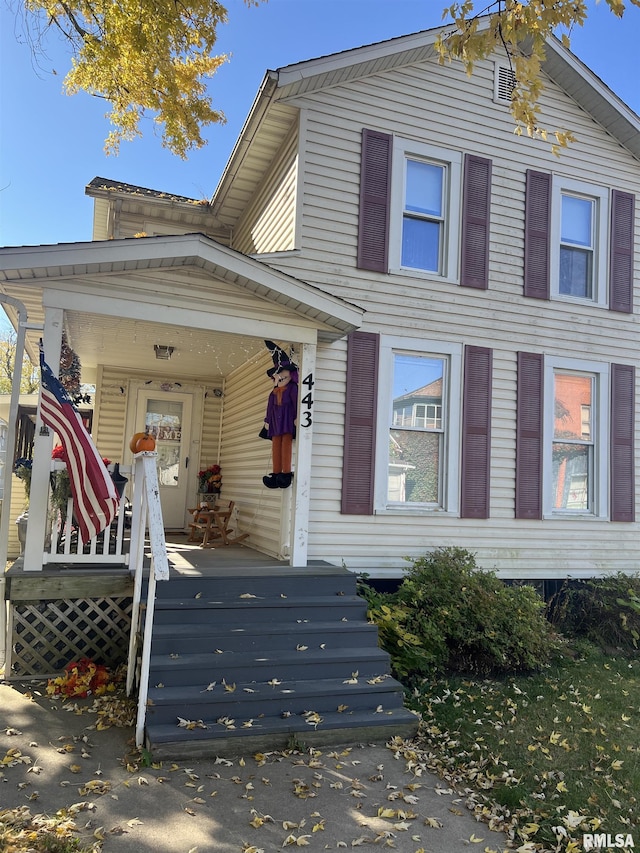 443 4th Ave N, Clinton, IA 52732 - view of front facade featuring covered porch
