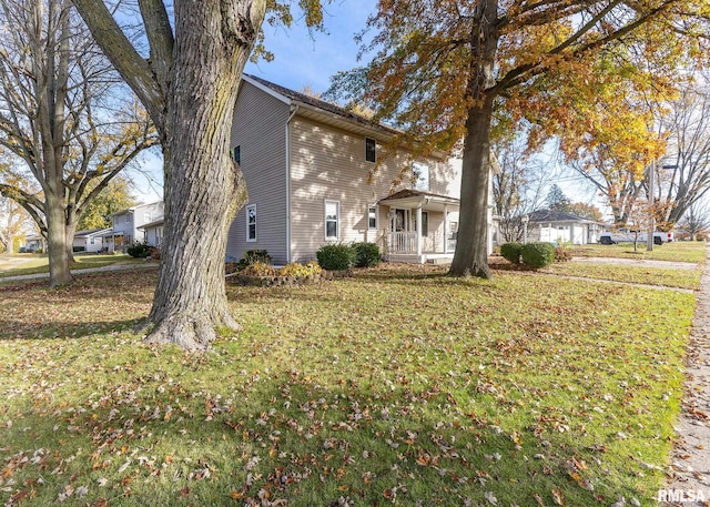 view of front of home featuring a front yard