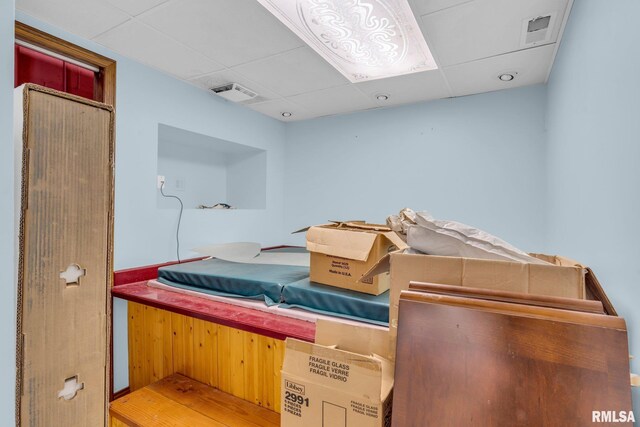 107 Hilltop St, Colona, IL 61241 - bathroom featuring a drop ceiling