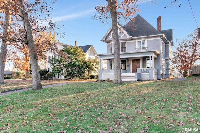 view of front of property featuring a front lawn and covered porch