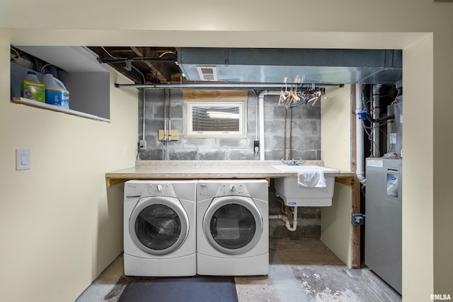 washroom with sink and washing machine and clothes dryer