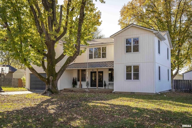 modern inspired farmhouse featuring a front lawn and covered porch