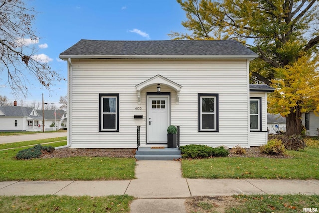 view of front of property with a front lawn