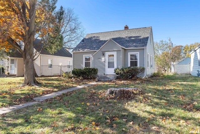 bungalow-style house featuring a front lawn