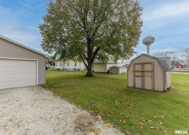 view of yard with a shed