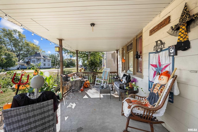 view of patio / terrace with covered porch