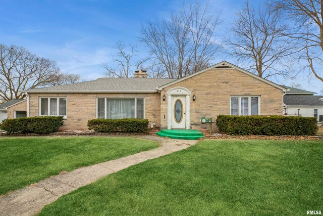 single story home featuring a front yard