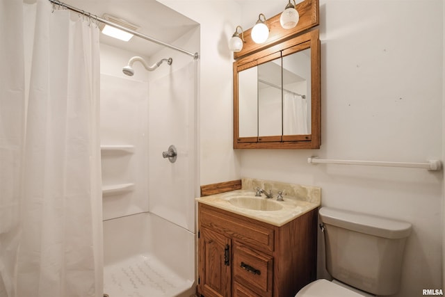 bathroom with a shower with curtain, toilet, and vanity