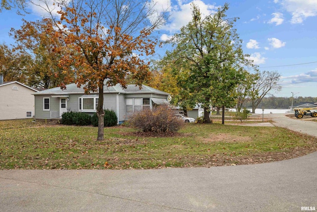 view of front of home with a front lawn