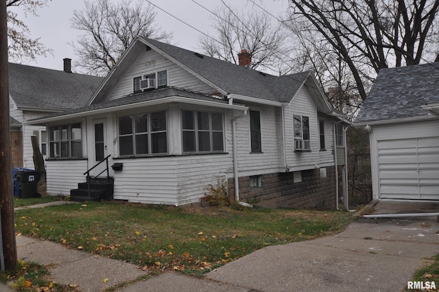 1815 Belle Ave, Davenport, IA 52803 - view of front facade with entry steps, a front lawn, a chimney, roof with shingles, and concrete driveway