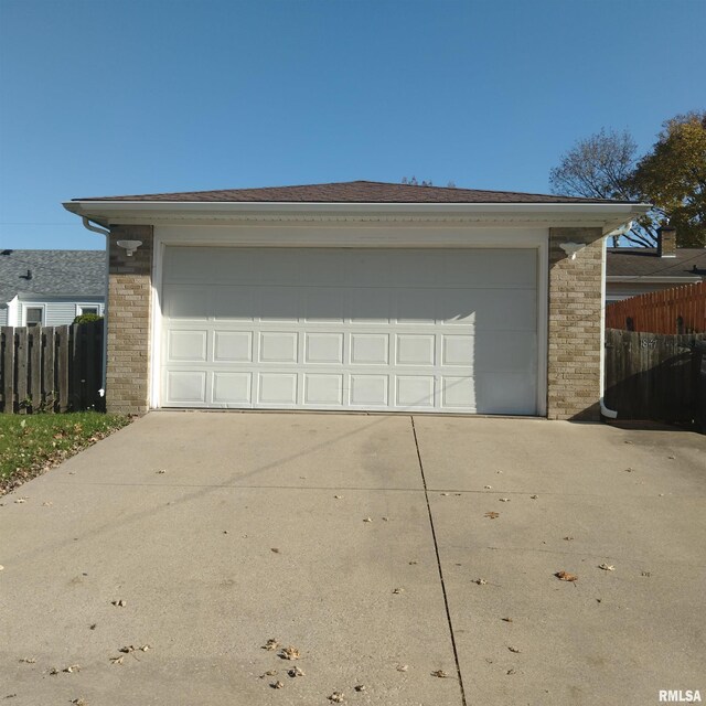 view of front facade with a garage and a front lawn