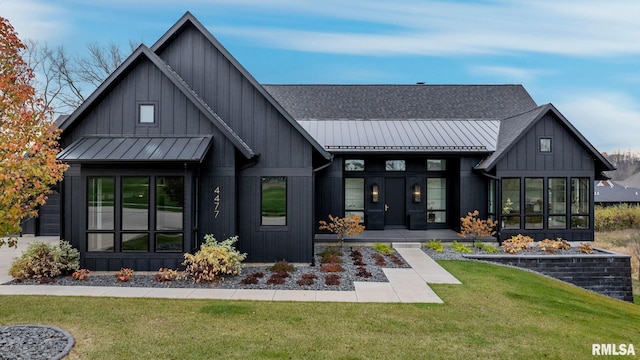 view of front of house featuring a front yard