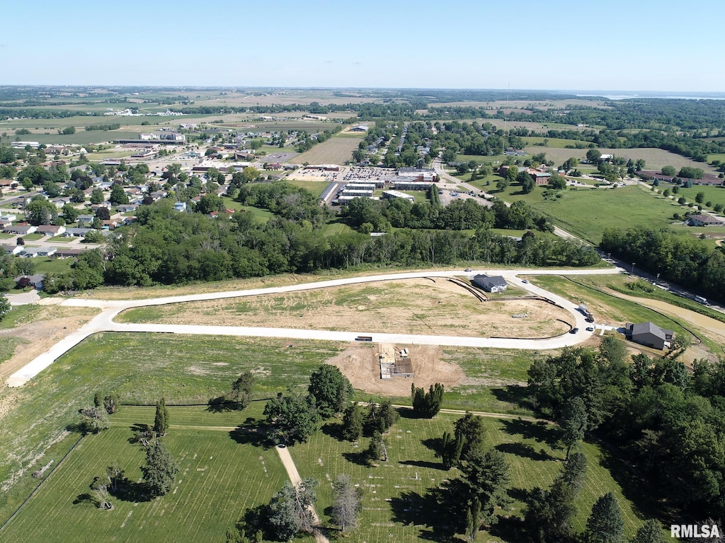 931 Riverstone Rd, Clinton, IA 52732