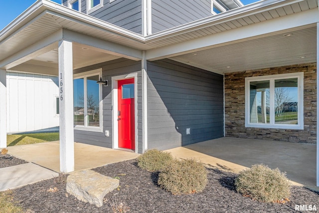 entrance to property with covered porch