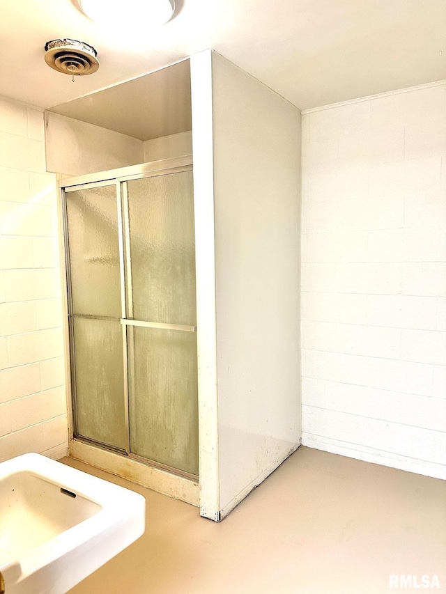 bathroom featuring concrete floors