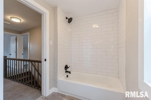 bathroom featuring tiled shower / bath combo