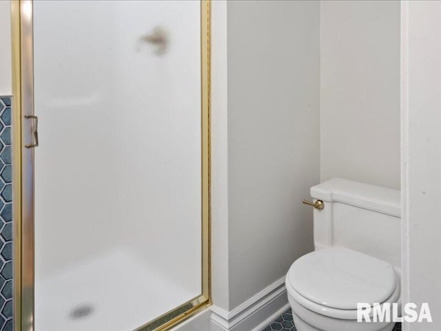 bathroom with toilet and walk in shower