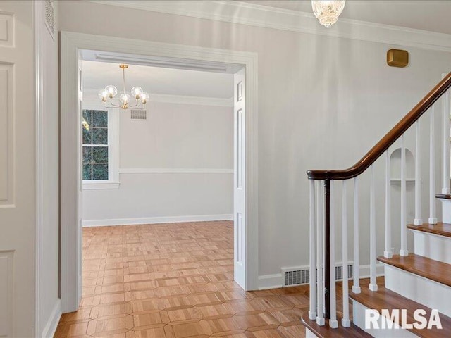 entryway featuring a notable chandelier and crown molding