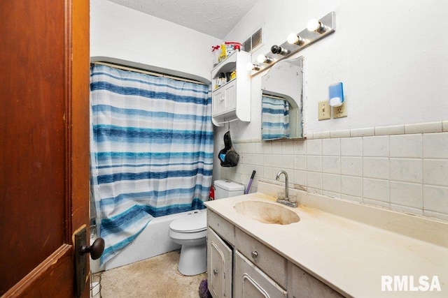 full bathroom featuring shower / bath combo with shower curtain, vanity, a textured ceiling, and toilet