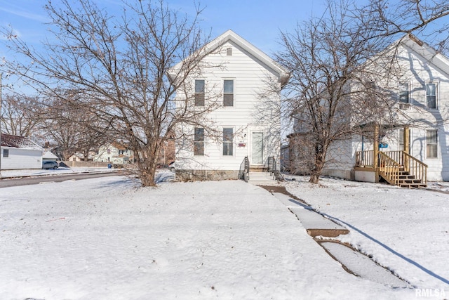 view of front property