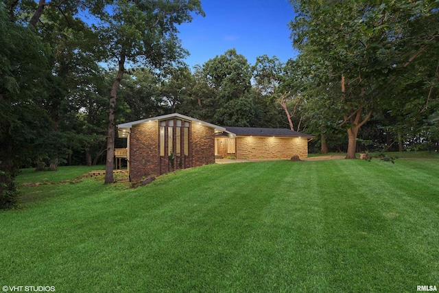 27339 Sherry Ann Ct, Donahue, IA 52746 - view of green lawn