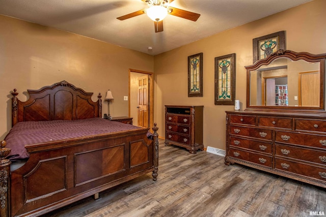 bedroom with wood-type flooring, a textured ceiling, and ceiling fan