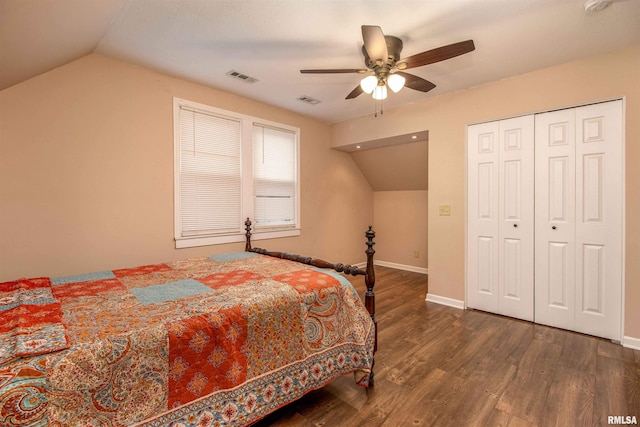 bedroom featuring a closet, dark hardwood / wood-style floors, ceiling fan, and lofted ceiling