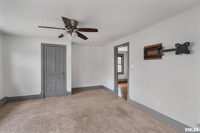 unfurnished room with carpet and ceiling fan