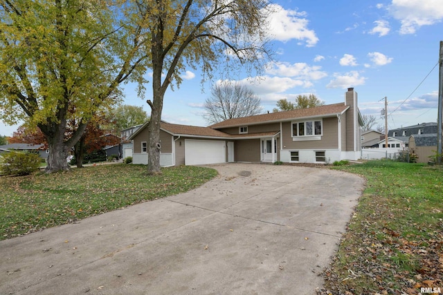 view of front facade featuring a garage and a front yard