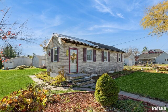 view of front of property with a front yard