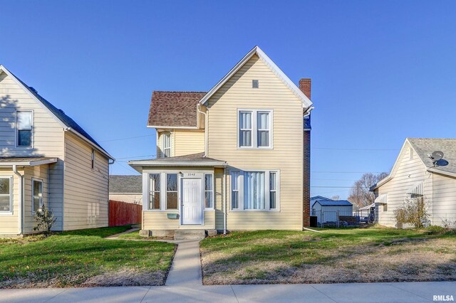 view of front of home featuring a front lawn