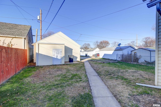 view of yard with a storage shed