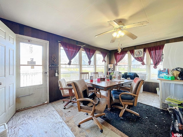 dining room with ceiling fan