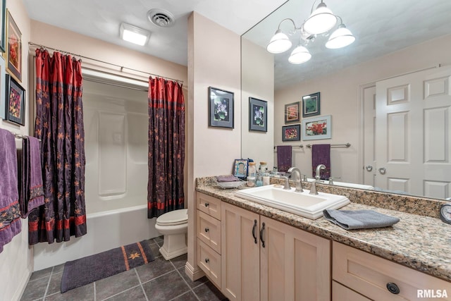 full bathroom featuring a notable chandelier, shower / bath combination with curtain, toilet, and vanity