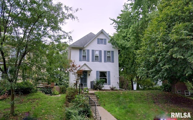 view of front facade with a front lawn